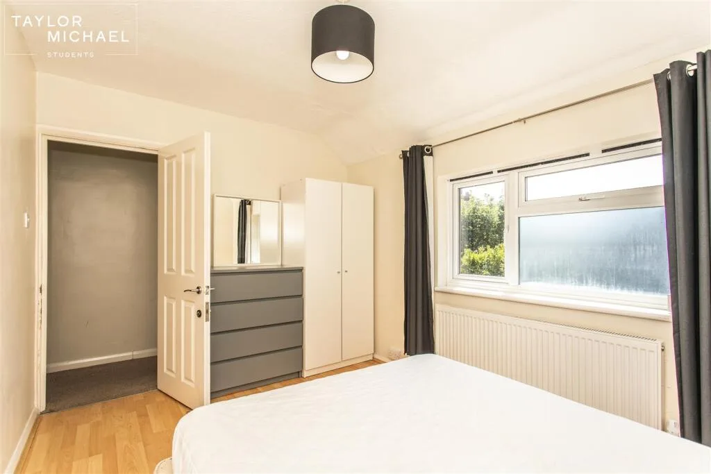 4 bedroom end of terrace house for rent