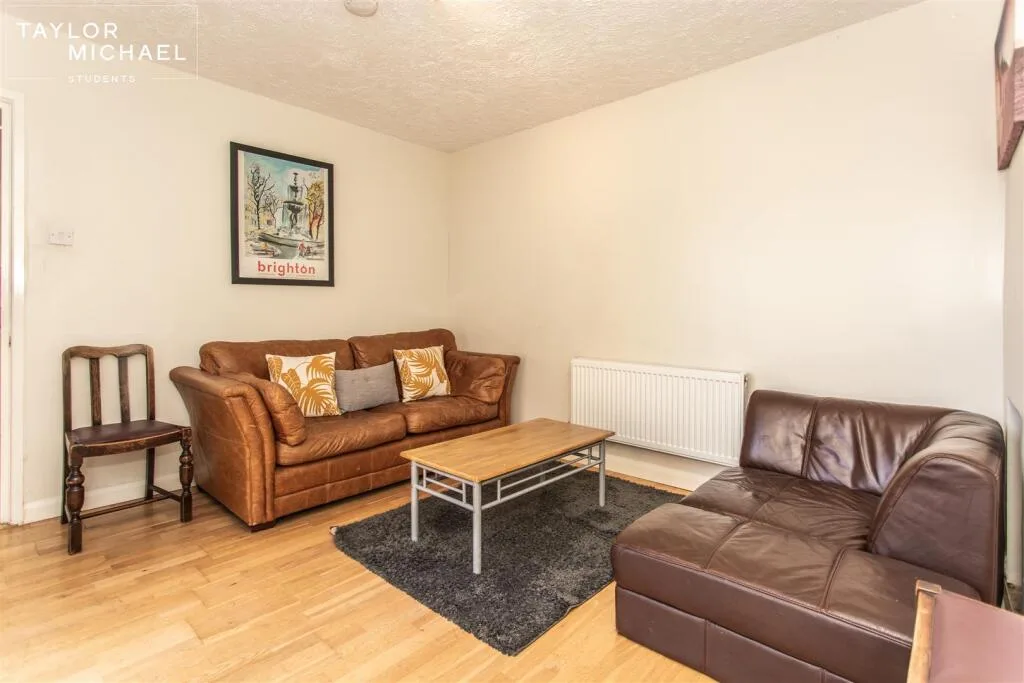 4 bedroom end of terrace house for rent