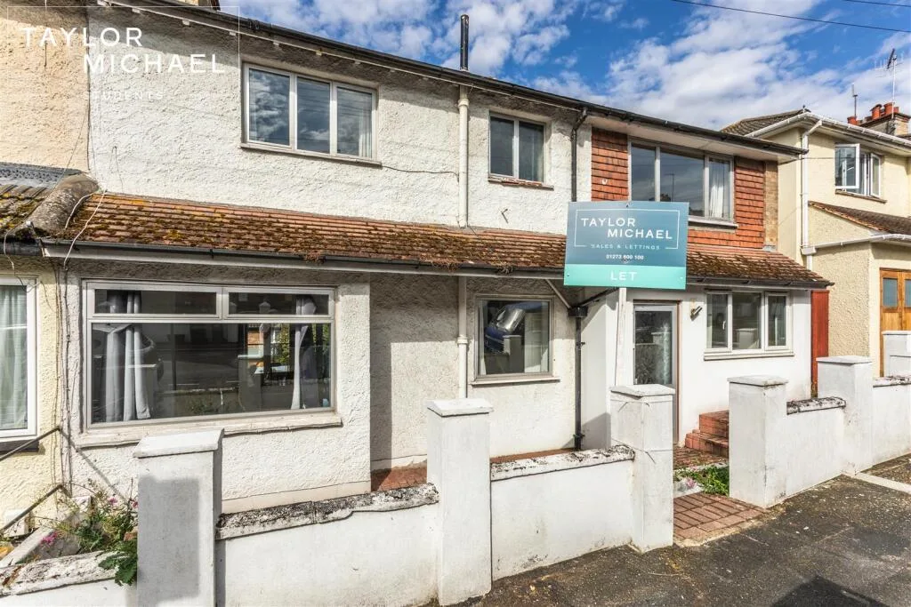 6 bedroom semi-detached house for rent