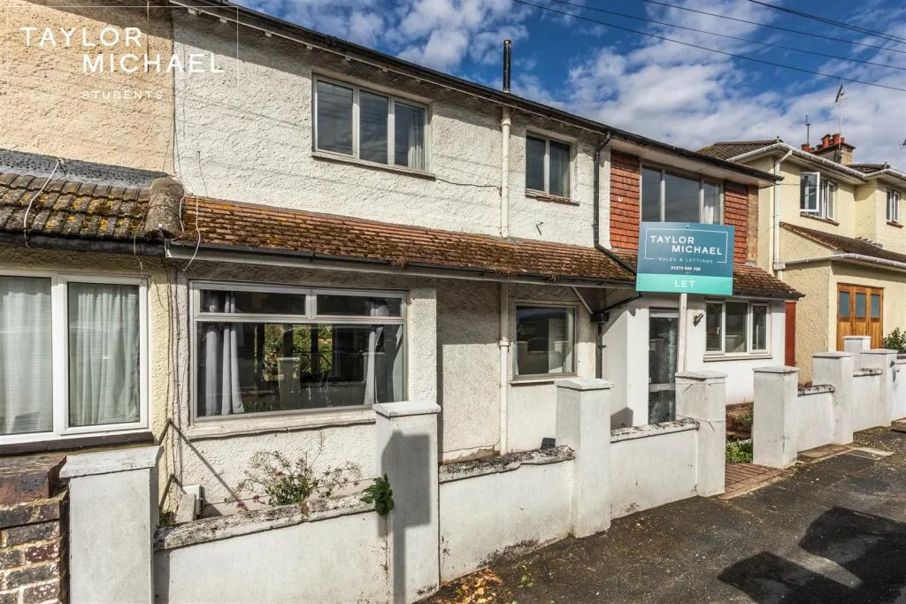 6 bedroom semi-detached house for rent