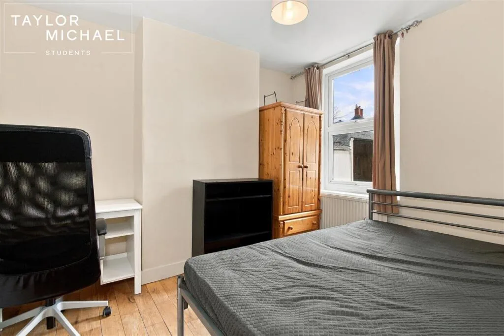 6 bedroom terraced house for rent