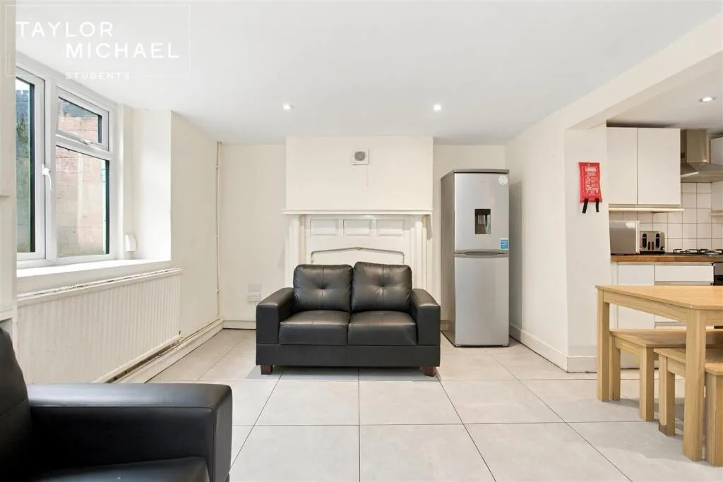 6 bedroom terraced house for rent