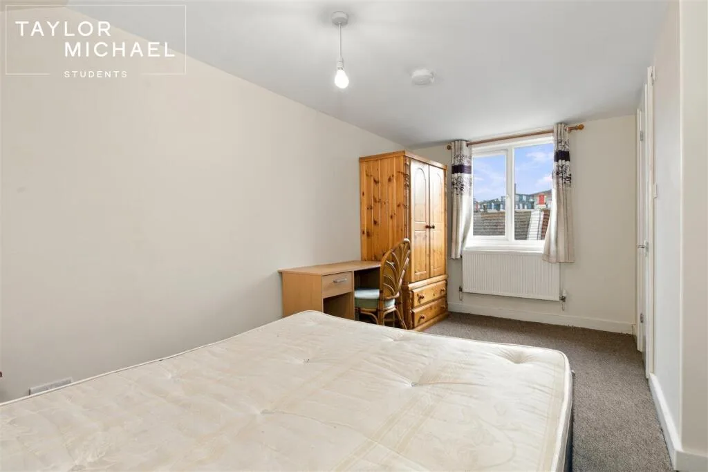 6 bedroom terraced house for rent