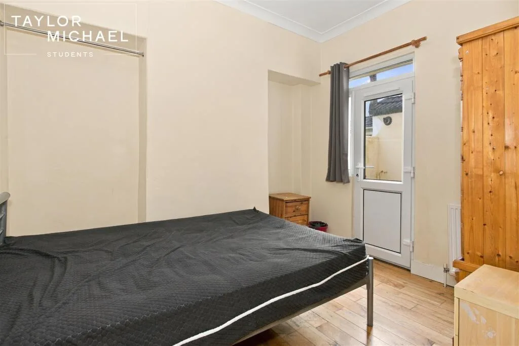 6 bedroom terraced house for rent