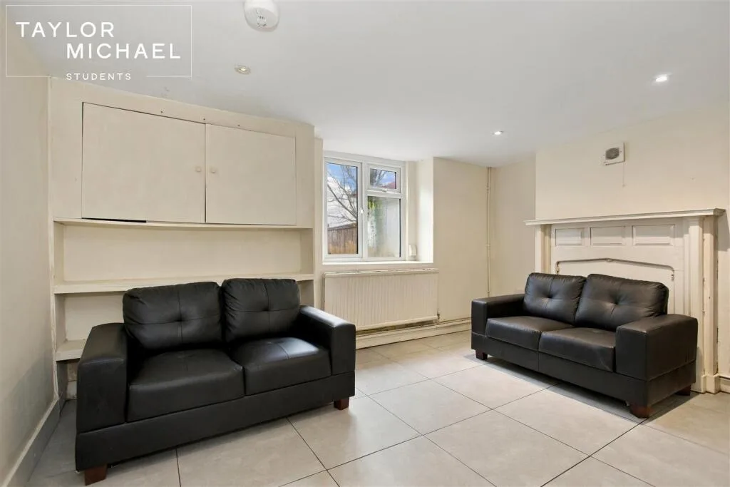 6 bedroom terraced house for rent