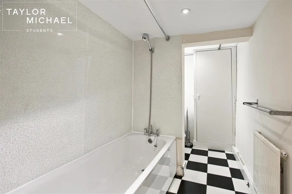 6 bedroom terraced house for rent
