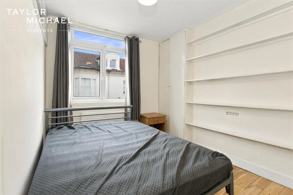 6 bedroom terraced house for rent