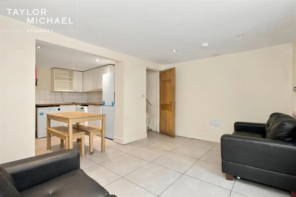 6 bedroom terraced house for rent