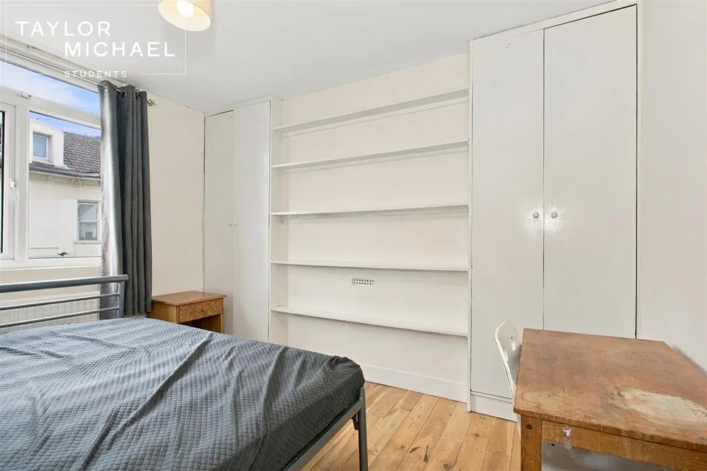 6 bedroom terraced house for rent