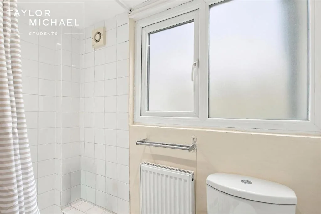6 bedroom terraced house for rent
