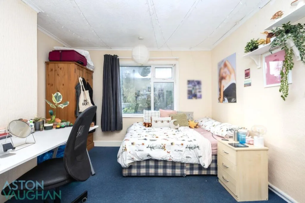 6 bedroom detached house for rent