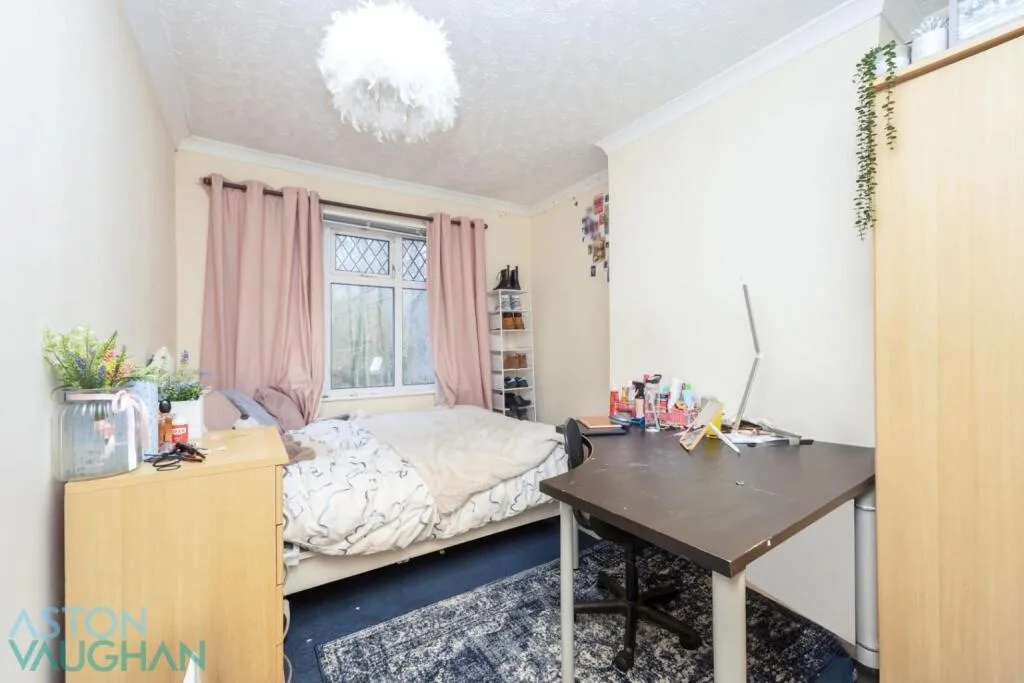 6 bedroom detached house for rent