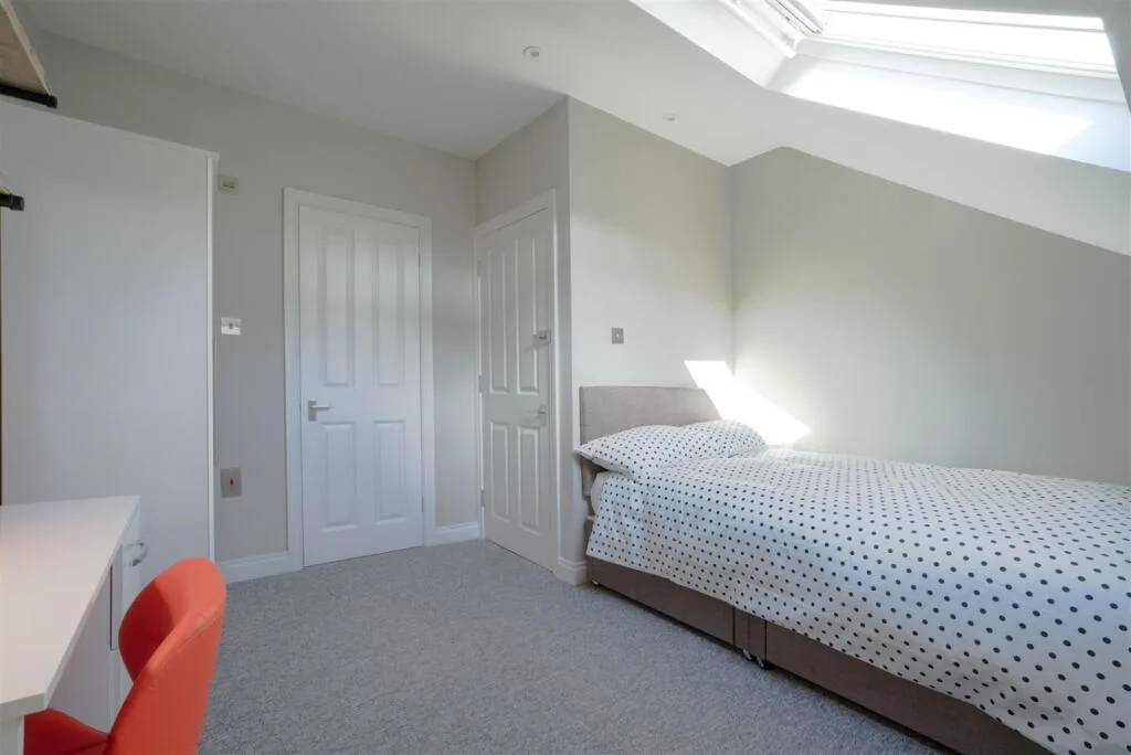 6 bedroom terraced house for rent