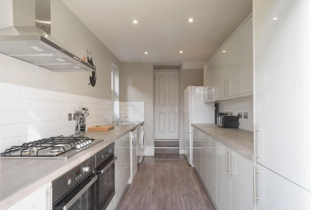 6 bedroom terraced house for rent