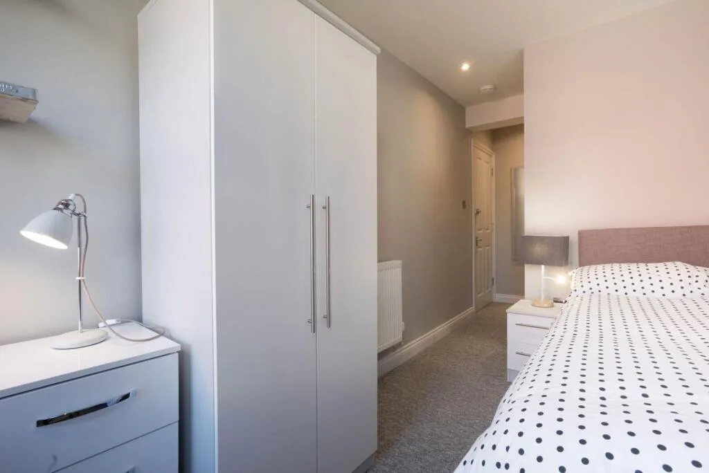 6 bedroom terraced house for rent
