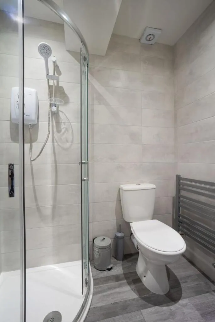 6 bedroom terraced house for rent