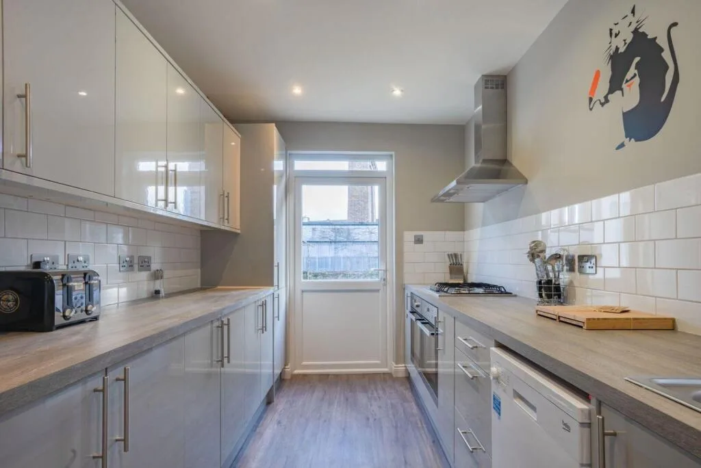 6 bedroom terraced house for rent