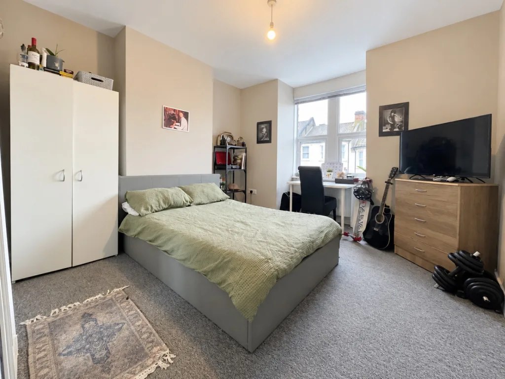 3 bedroom semi-detached house for rent
