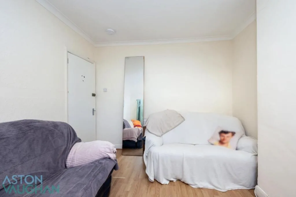 4 bedroom semi-detached house for rent