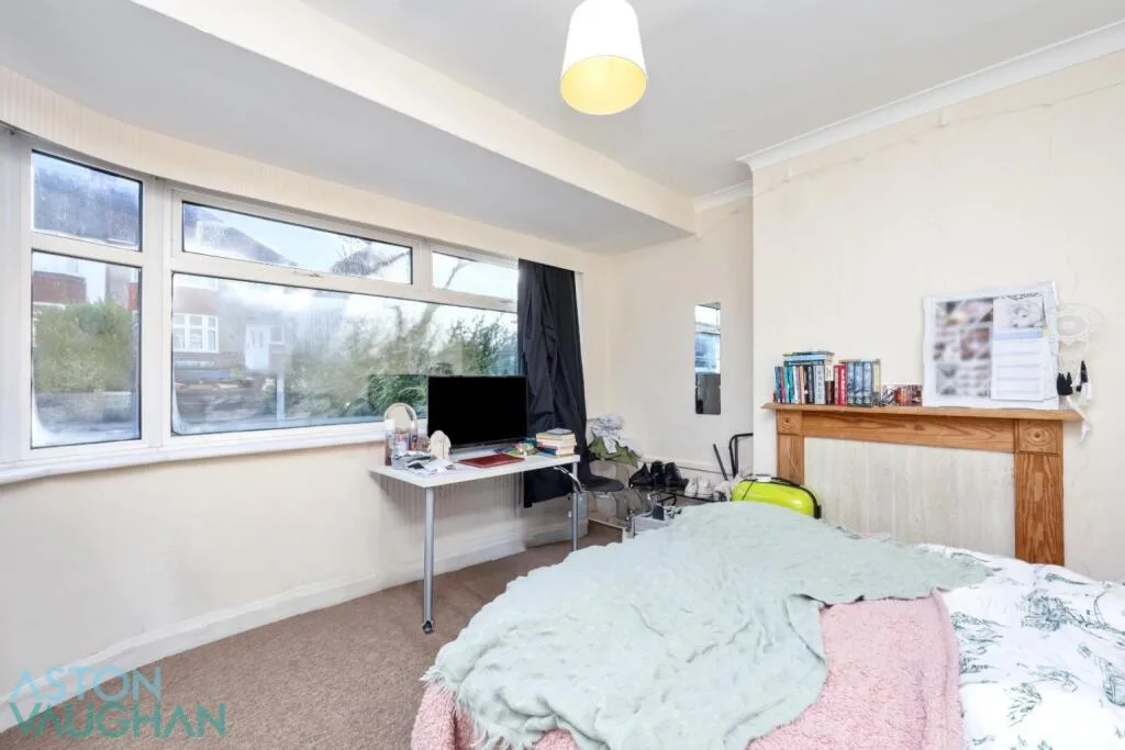 4 bedroom semi-detached house for rent