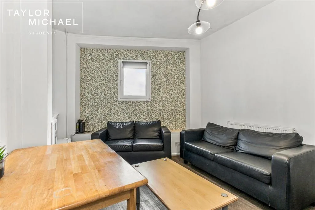 5 bedroom terraced house for rent