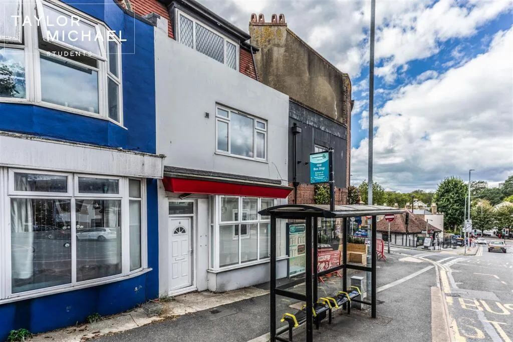5 bedroom terraced house for rent