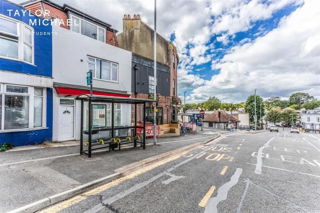 5 bedroom terraced house for rent
