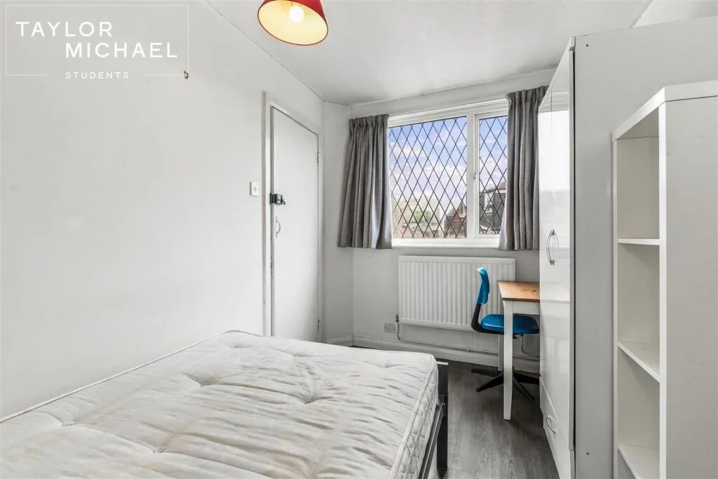 5 bedroom terraced house for rent