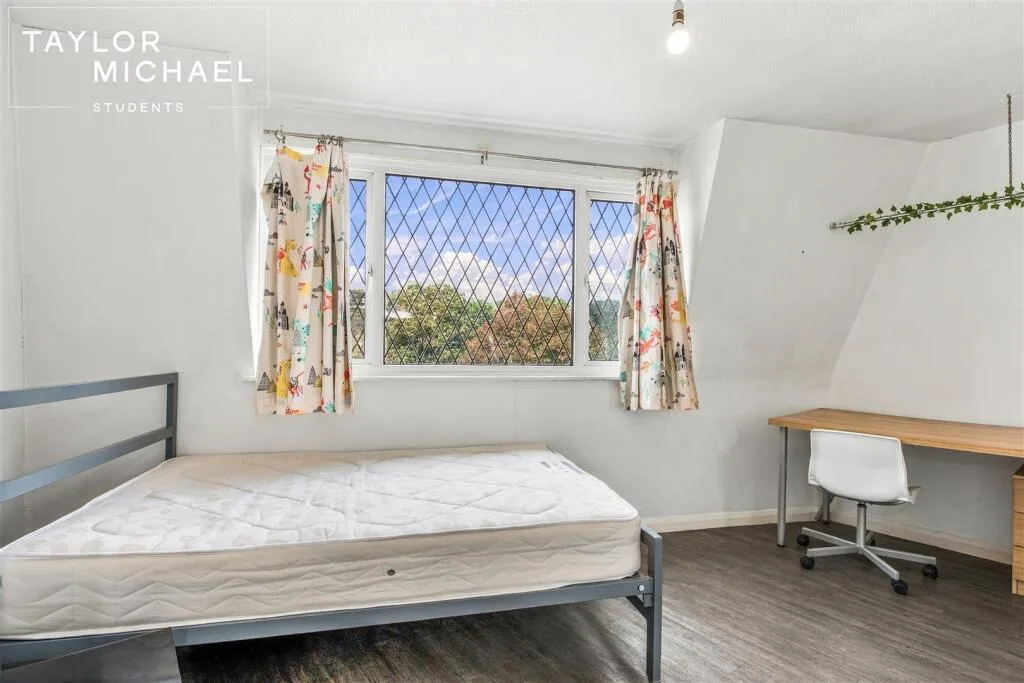 5 bedroom terraced house for rent