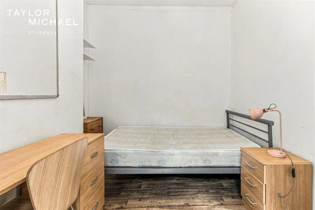 5 bedroom terraced house for rent