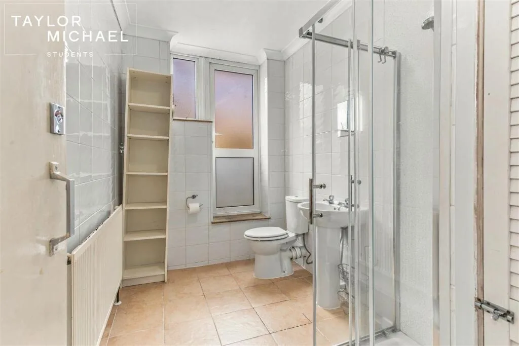 5 bedroom terraced house for rent