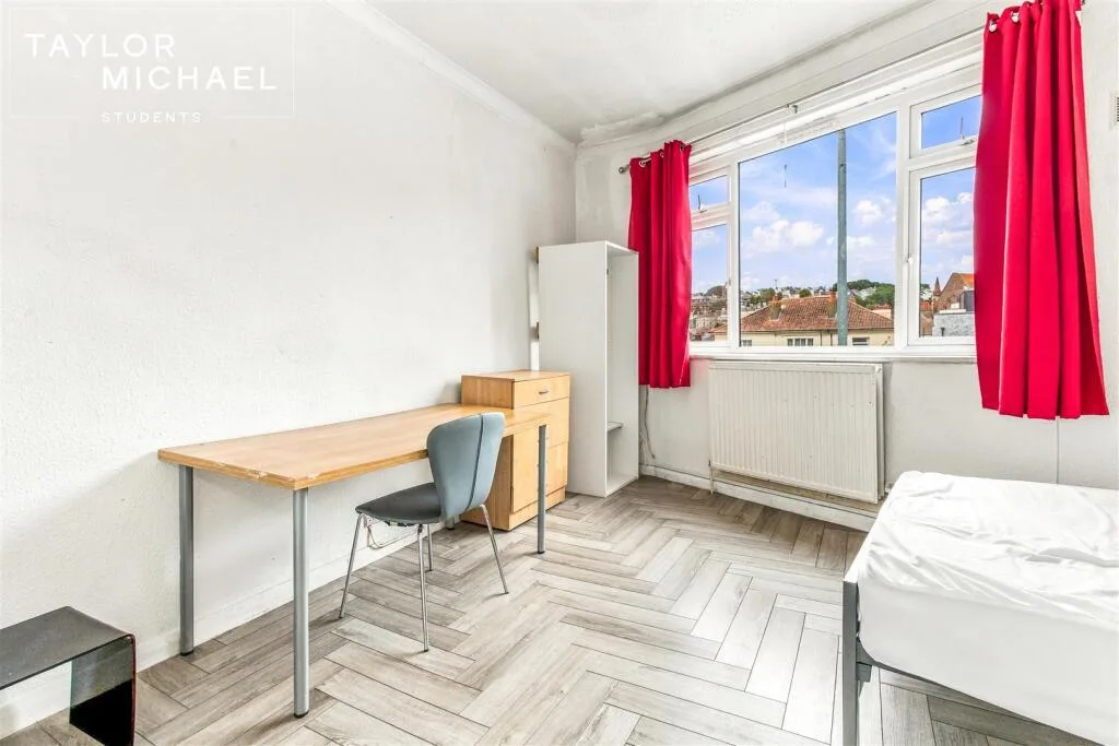5 bedroom terraced house for rent