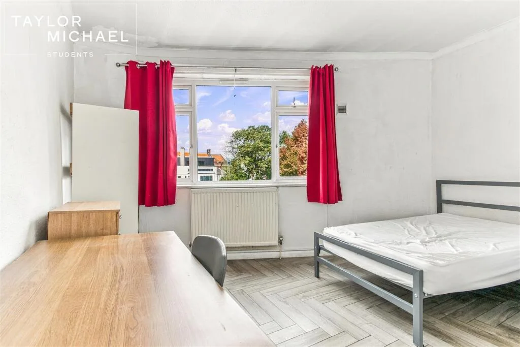 5 bedroom terraced house for rent