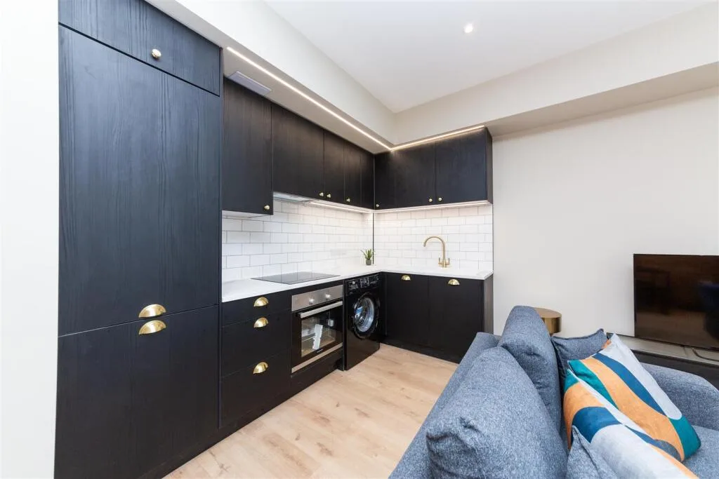 5 bedroom maisonette for rent