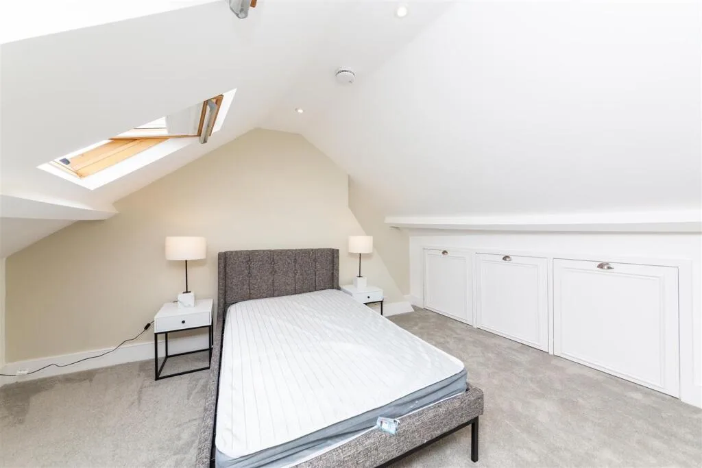 5 bedroom maisonette for rent