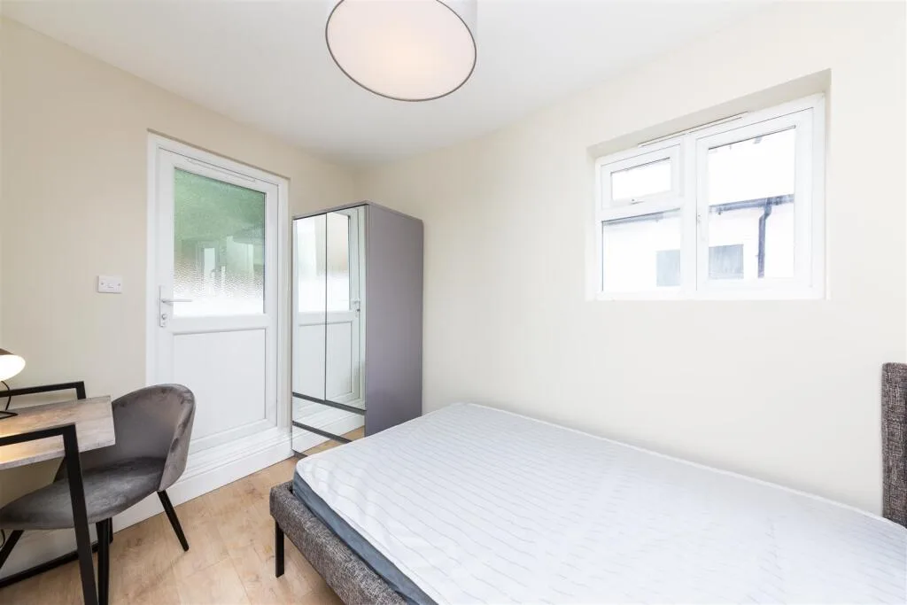 5 bedroom maisonette for rent