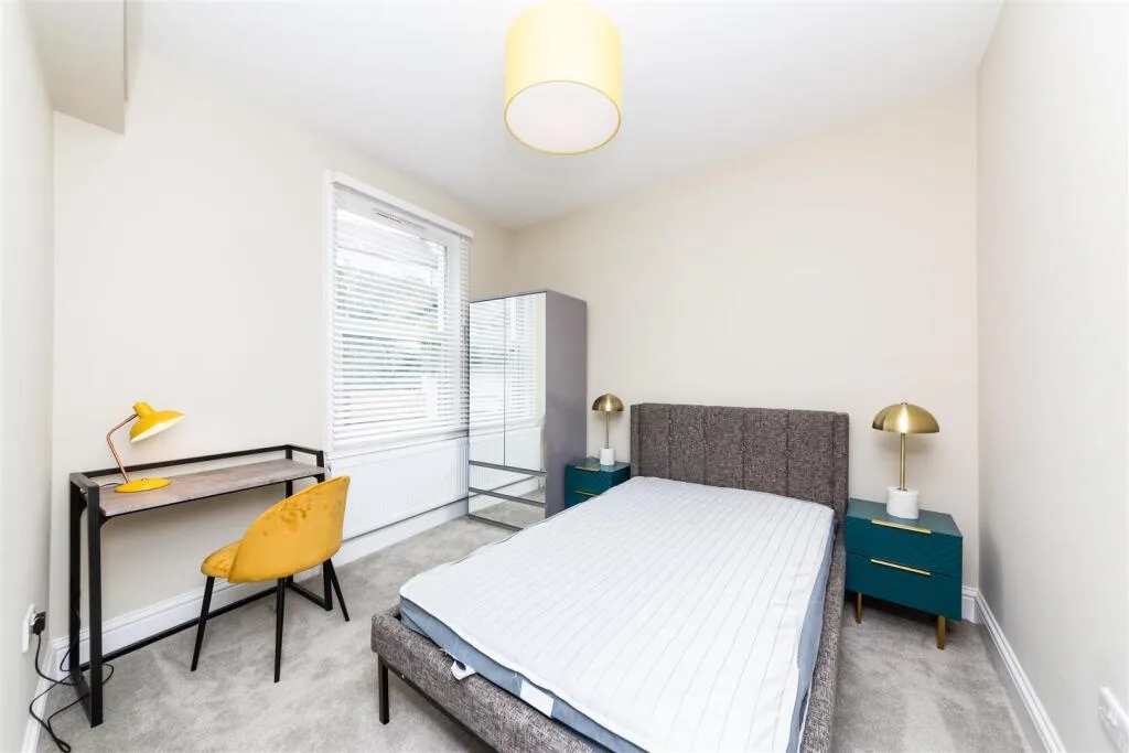 5 bedroom maisonette for rent