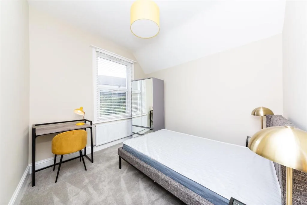 5 bedroom maisonette for rent