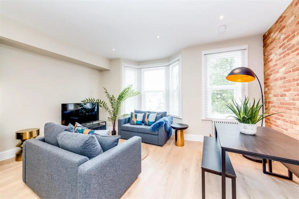 5 bedroom maisonette for rent