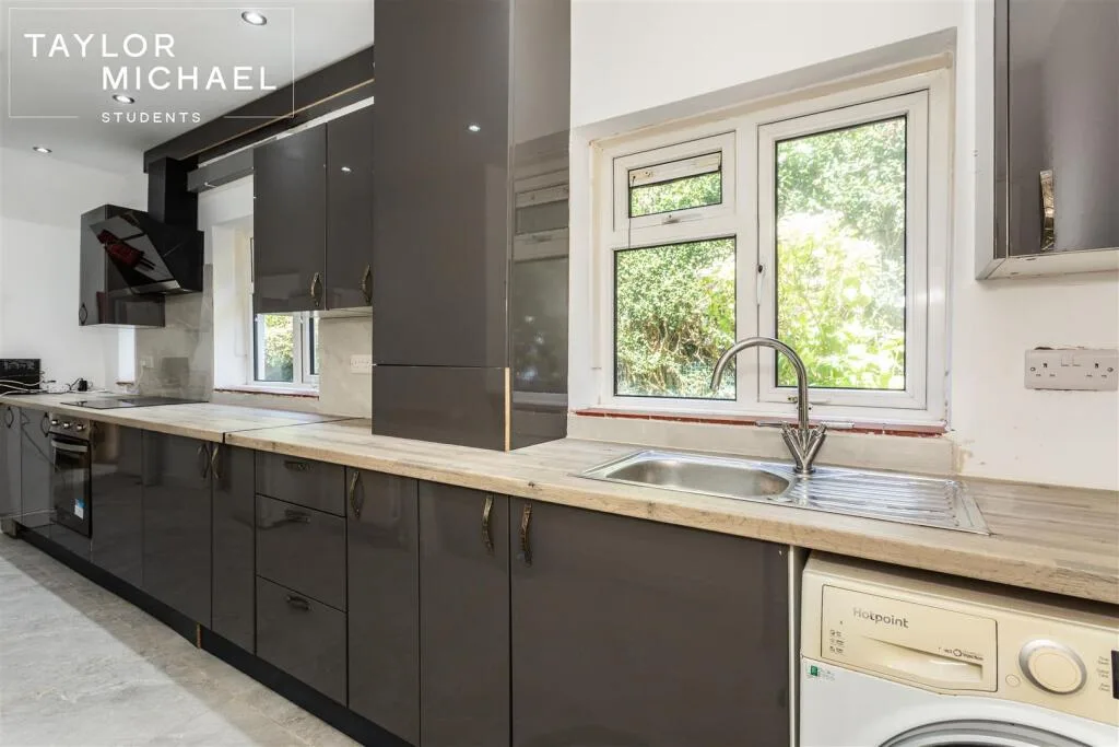 5 bedroom house for rent