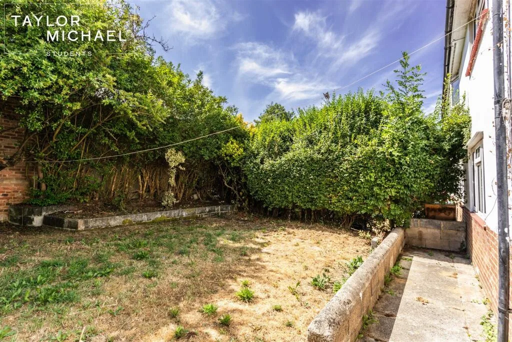 5 bedroom house for rent