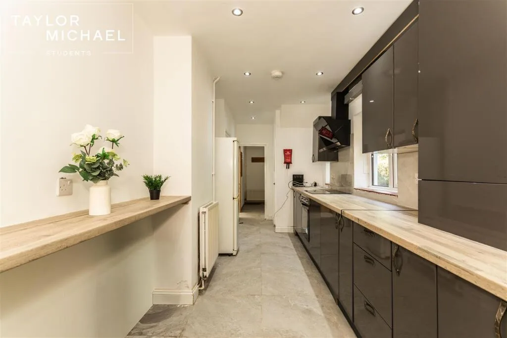 5 bedroom house for rent