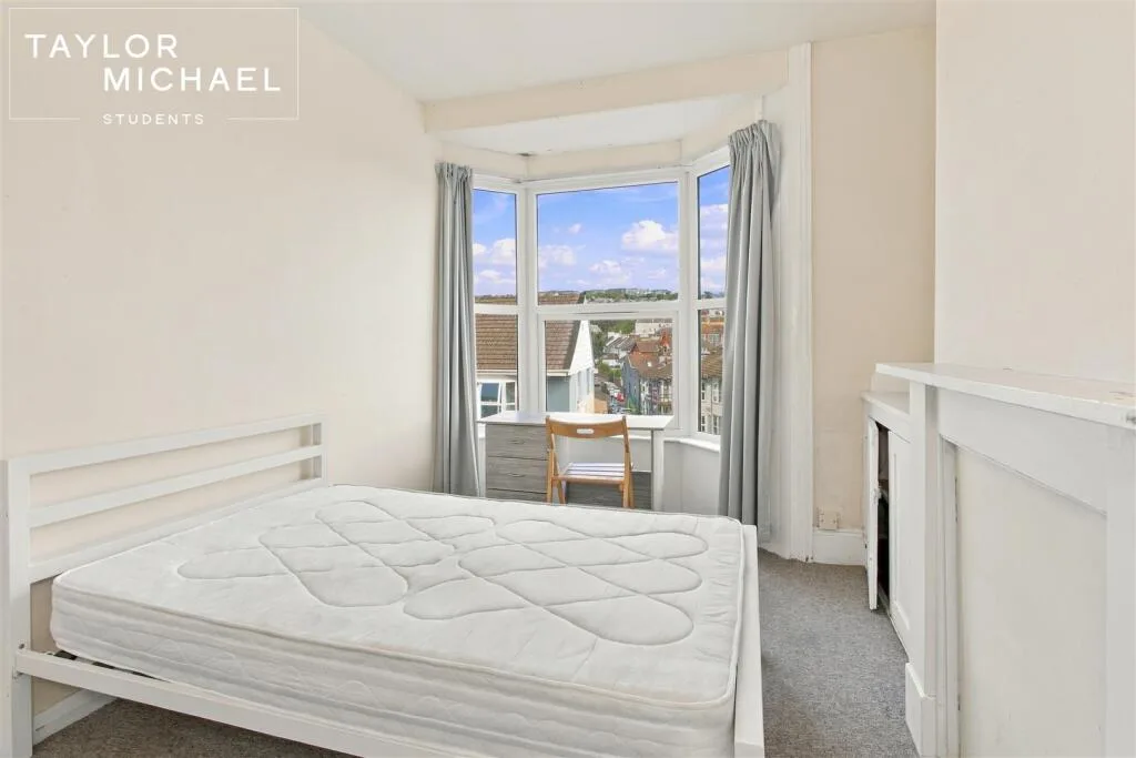 5 bedroom terraced house for rent