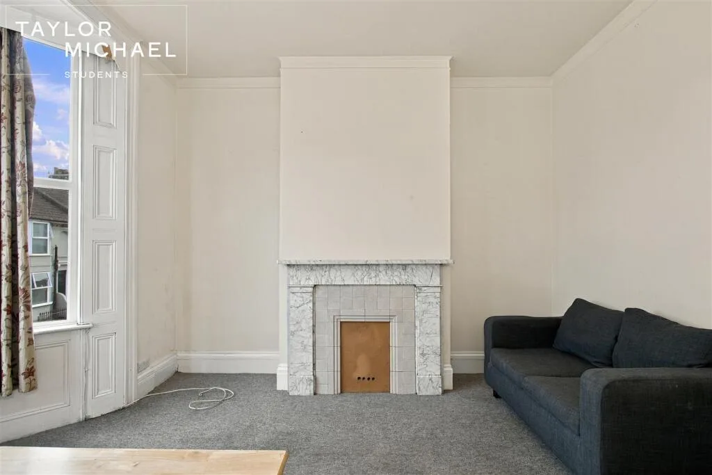 5 bedroom terraced house for rent