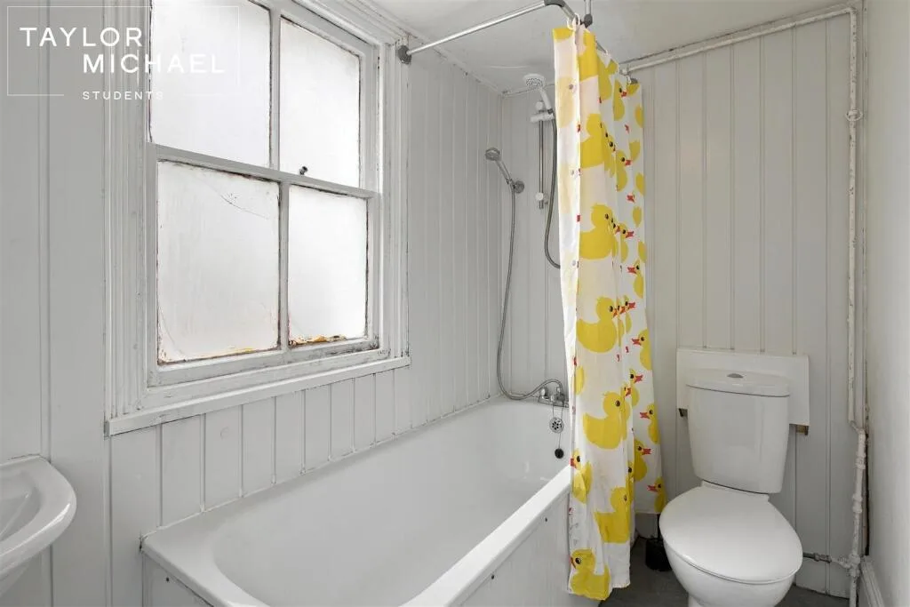 5 bedroom terraced house for rent