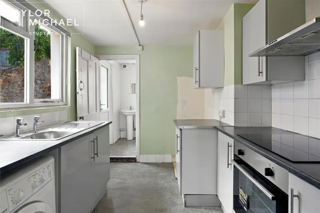 5 bedroom terraced house for rent