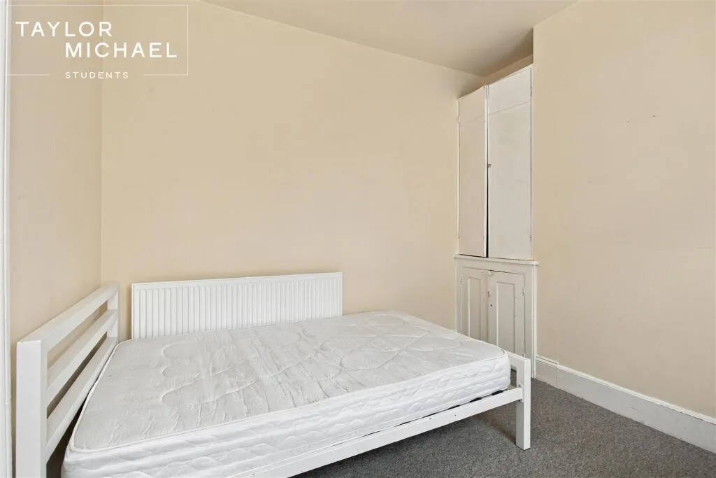 5 bedroom terraced house for rent
