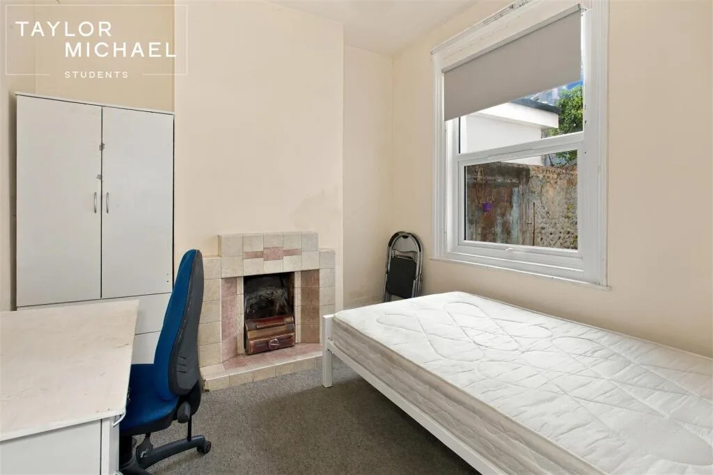 5 bedroom terraced house for rent