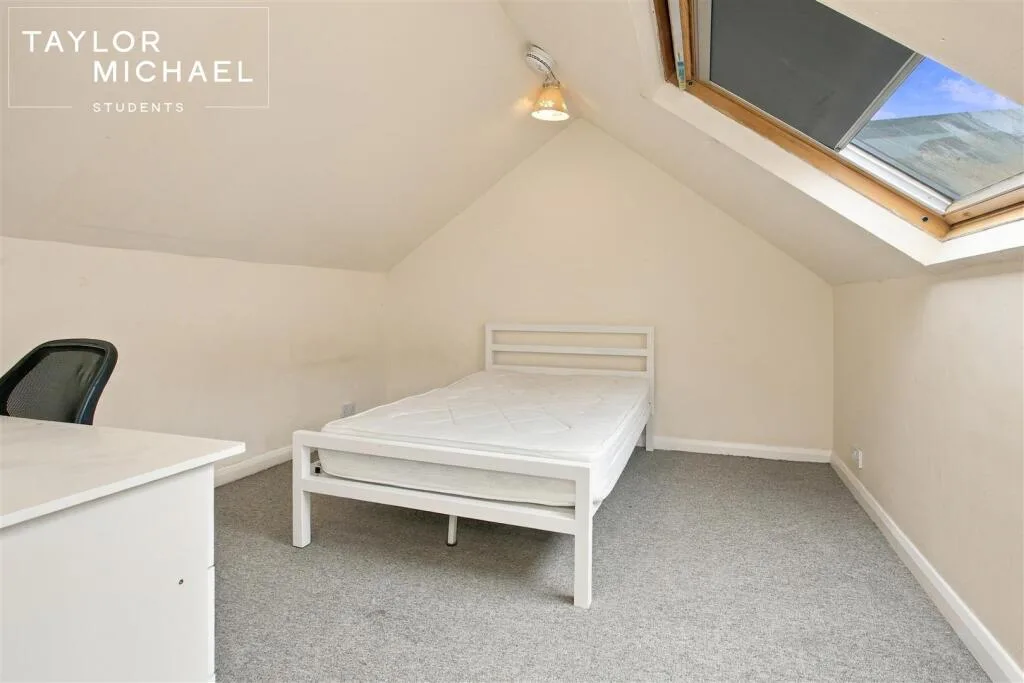 5 bedroom terraced house for rent
