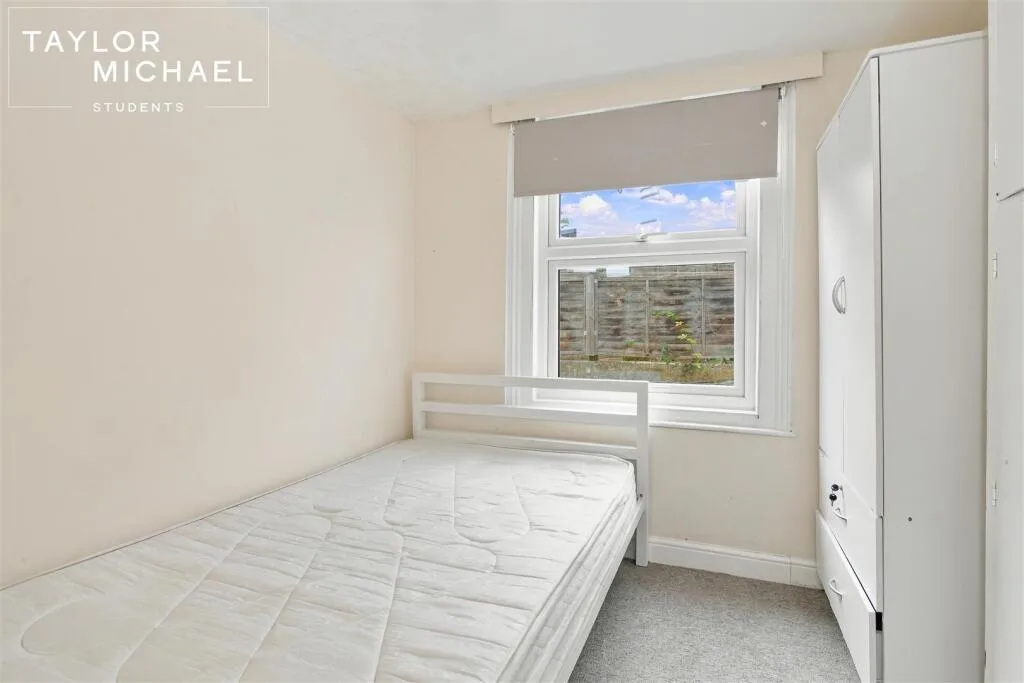 5 bedroom terraced house for rent